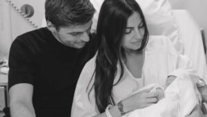Max Verstappen e Kelly Piquet com a filha, Lily.