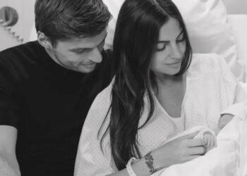 Max Verstappen e Kelly Piquet com a filha, Lily.