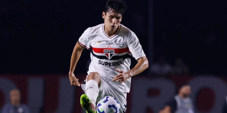 Ferraresi, lateral do São Paulo.