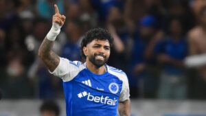 Gabigol defende o Cruzeiro no Brasileirão.