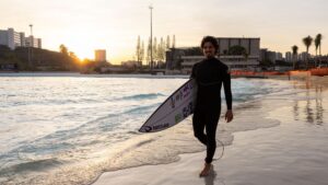 Gabriel Medina voltou a surfar depois de quatro meses