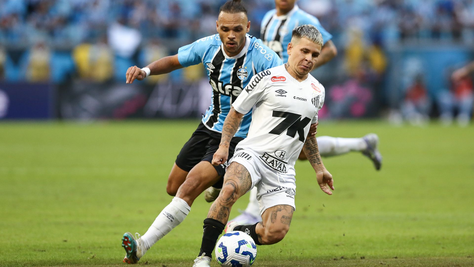 ALGUÉM TEM QUE SOFRER! Grêmio deixa Santos afundado na zona de rebaixamento