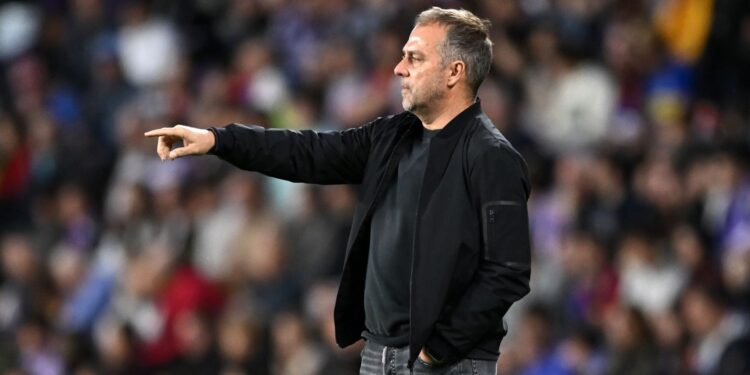 Hansi Flick, técnico do Barcelona, fala antes de decisão na Champions.