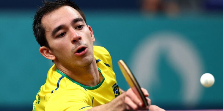 Hugo Calderano vence mais uma no Mundial.