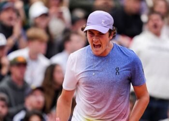 João Fonseca vibra com vitória em Roland Garros