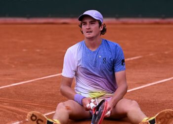 João Fonseca segue brilhando em Roland Garros