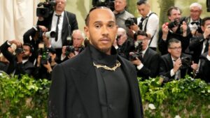 Lewis Hamilton no Met Gala 2024.