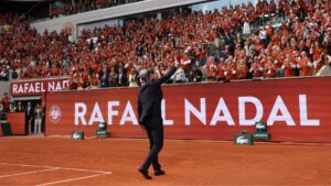 Rafael Nadal recebe homenagem em Roland Garros.