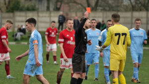 O jogo de futebol com o maior número de cartões vermelhos