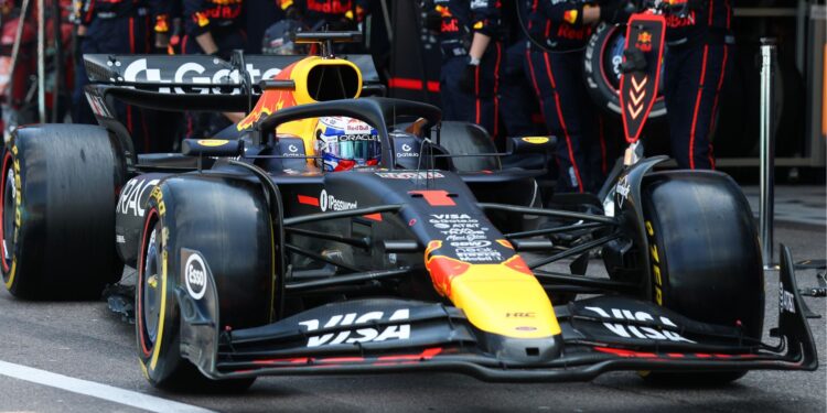 Max Verstappen defende a RBR na F1 2025.