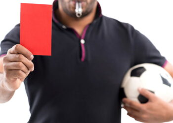 Os atletas mais temidos por árbitros com recordes de cartões vermelhos!