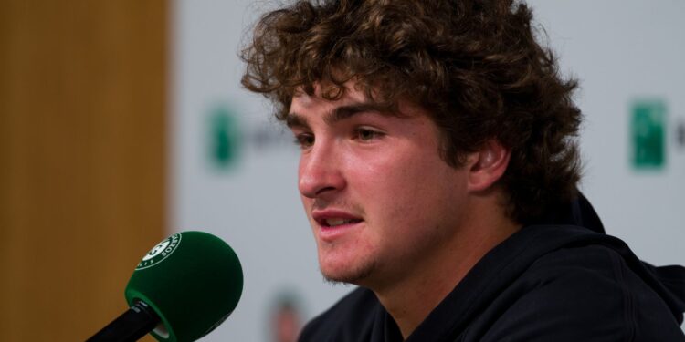 João Fonseca volta às quadras em Roland Garros.