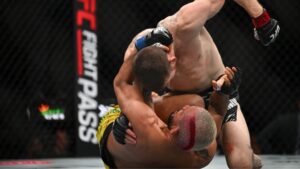 Deiveson sai derrotado por nocaute técnico do UFC.