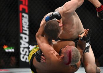 Deiveson sai derrotado por nocaute técnico do UFC.