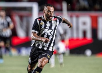 Santos enfrenta o Vitória pelo Brasileirão 2025.