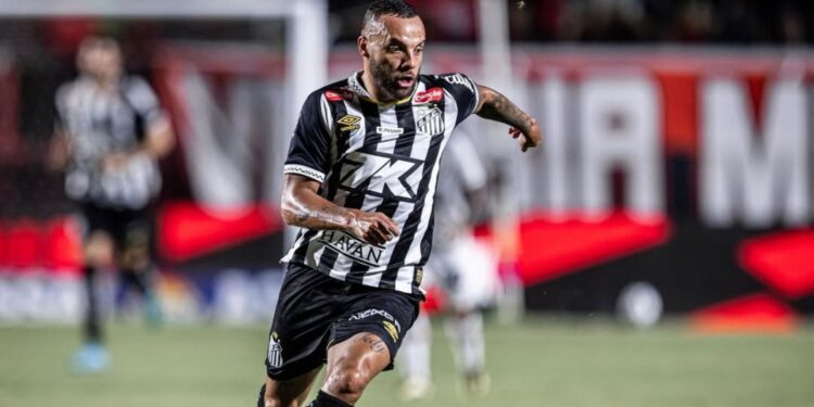 Santos enfrenta o Vitória pelo Brasileirão 2025.