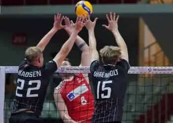 Partida de vôlei- Créditos: depositphotos.com / EvrenKalinbacak