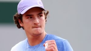 João Fonseca vence em Roland Garros, e web enlouquece.