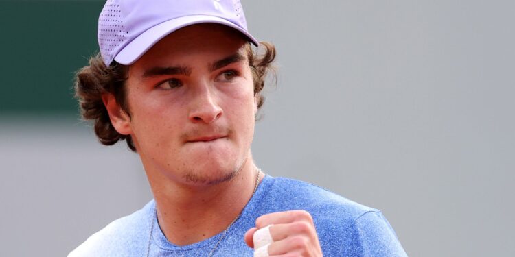 João Fonseca vence em Roland Garros, e web enlouquece.