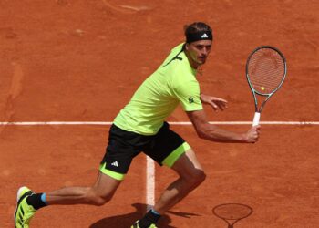 Zverev em ação na disputa de Roland Garros