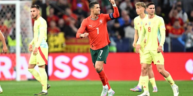 Cristiano Ronaldo comemora gol de Portugal