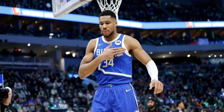 Giannis Antetokounmpo teve mudar de time na NBA