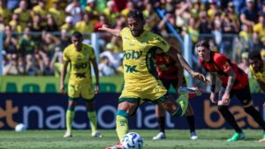 Reinaldo em ação pelo Mirassol