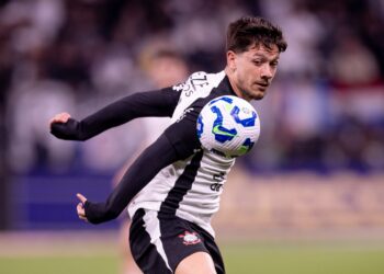 Garro em ação pelo Corinthians