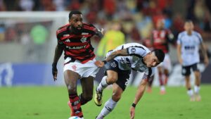 Gerson, do Flamengo, durante jogo contra o Central Córdoba