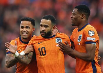 Memphis Depay, da Holanda, comemora gol marcado contra Malta