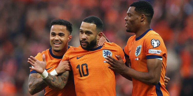 Memphis Depay, da Holanda, comemora gol marcado contra Malta