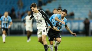 Lance de partida entre Grêmio e Corinthians