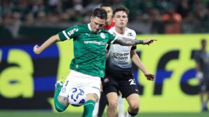 Lance de jogo entre Palmeiras e Corinthians