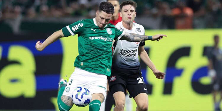 Lance de jogo entre Palmeiras e Corinthians