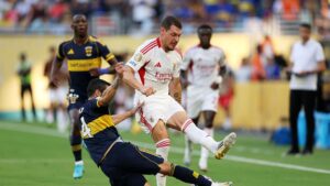 Lance de partida entre Boca Juniors e Benfica
