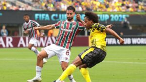 Lance de partida entre Fluminense e Borussia Dortmund