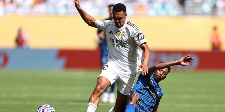 Lance de partida entre Real Madrid e Al-Hilal