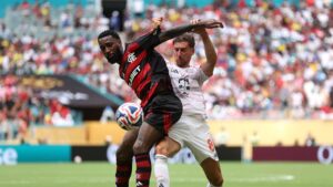 Lance de jogo entre Flamengo e Bayern de Munique