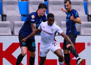 Lance de jogo entre Inter de Milão e Fluminense