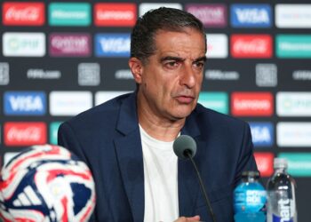 Renato Paiva, treinador português, durante entrevista coletiva