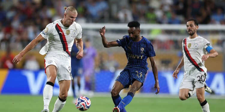 Lance de jogo entre Manchester City e Al-Hilal