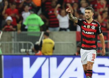 Giorgian de Arrascaeta, do Flamengo, comemora gol marcado contra o Fortaleza