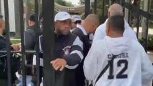 Torcedores invadem sede do Corinthians