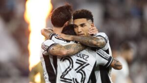 Jogadores do Botafogo comemoram gol marcado contra o Ceará