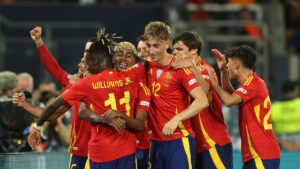 Jogadores da Espanha comemoram gol marcado contra a França