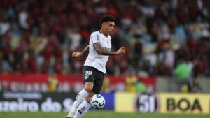 Igor Jesus, do Botafogo, durante partida contra o Flamengo