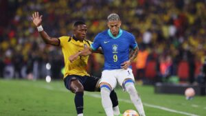 Lance de partida entre Equador e Brasil