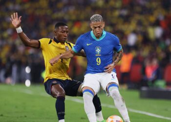 Lance de partida entre Equador e Brasil