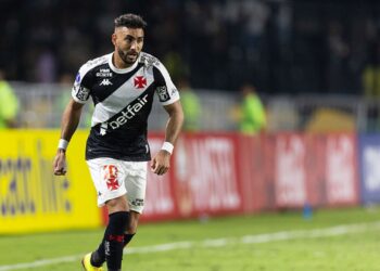 Dimitri Payet, ex-jogador do Vasco, durante partida contra o Puerto Cabello
