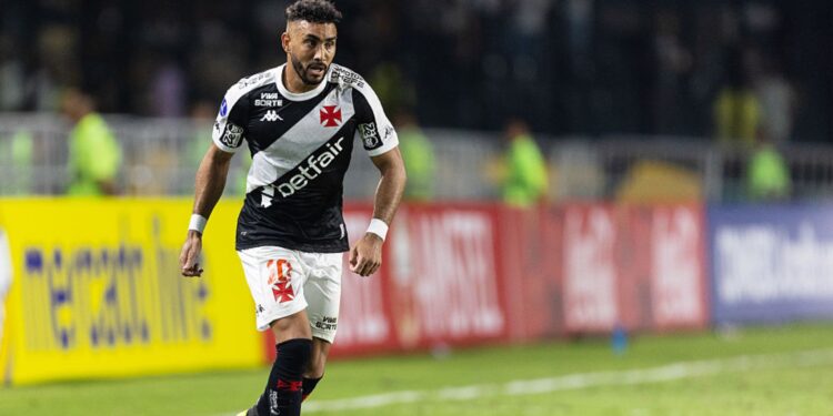Dimitri Payet, ex-jogador do Vasco, durante partida contra o Puerto Cabello